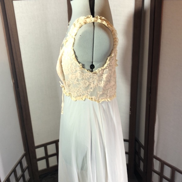 Vintage Vanity Fair nude/ivory maxi night gown/nude lace bodice/full skirt 38 - Picture 6 of 13